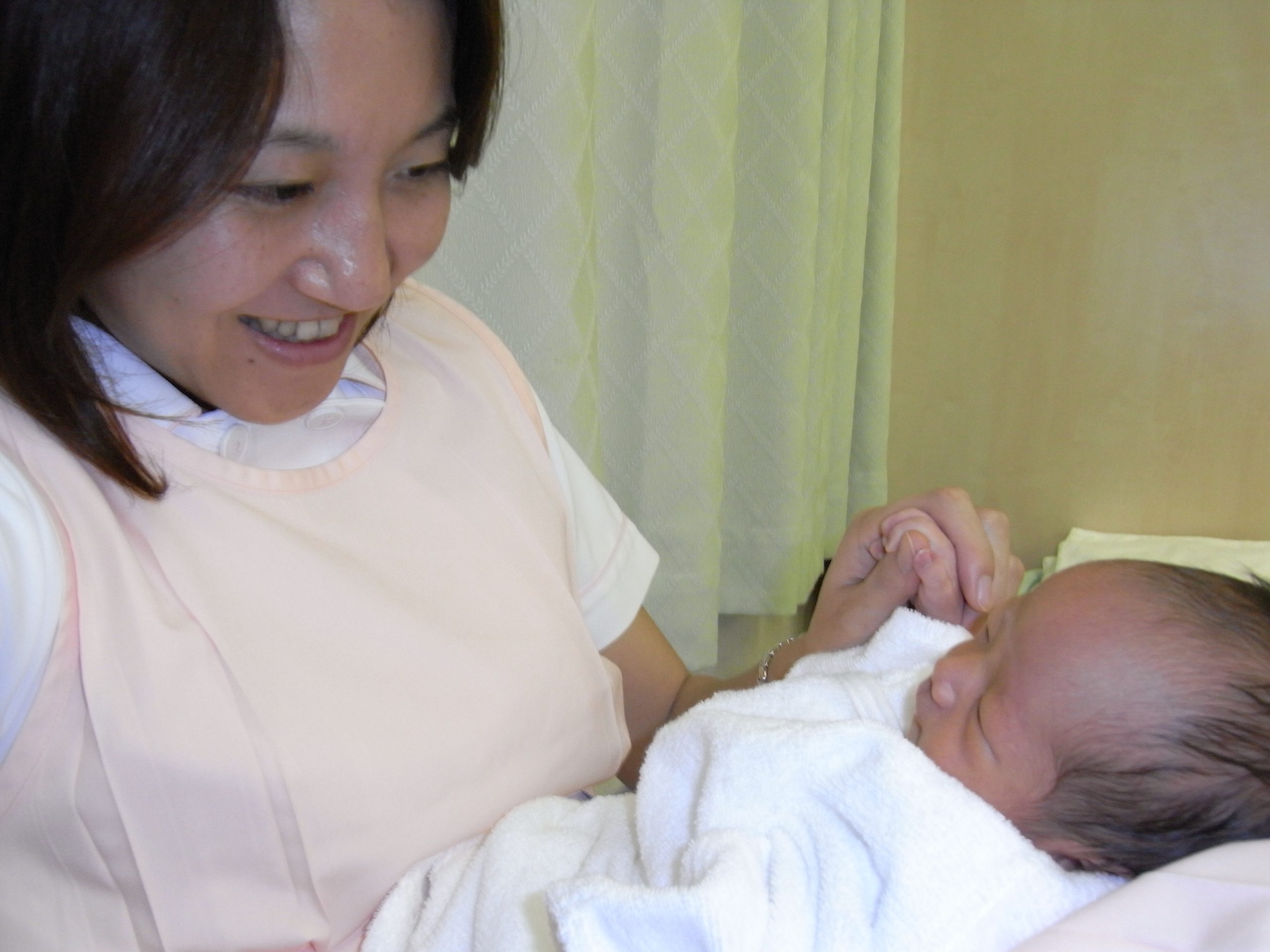Noriko Aoyama delivers baby
